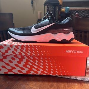 Brand new Mens Nike Renew Ride 3 sneakers